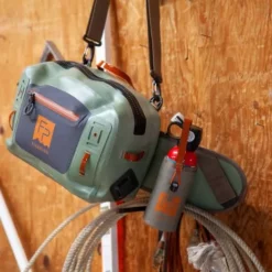 Accessories Fishpond Thunderhead Bear Spray Holder