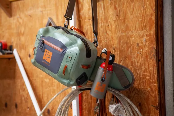 Accessories Fishpond Thunderhead Bear Spray Holder 2 Accessories Fishpond Thunderhead Bear Spray Holder